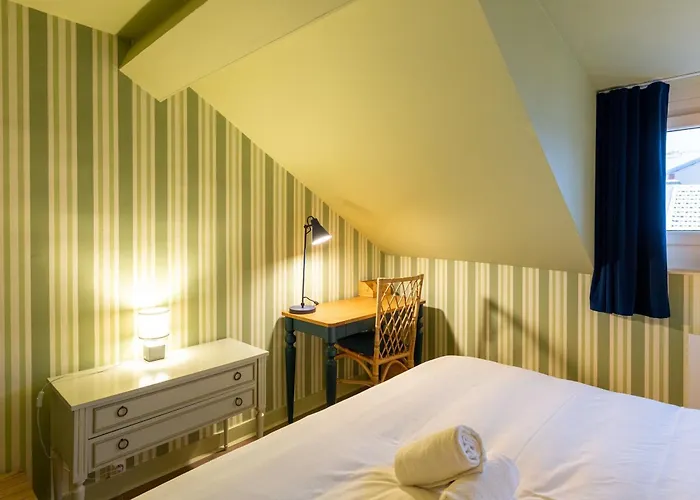 Retraite Elegante A Avec 3 Spacieuses - Fr-1-584-342 *